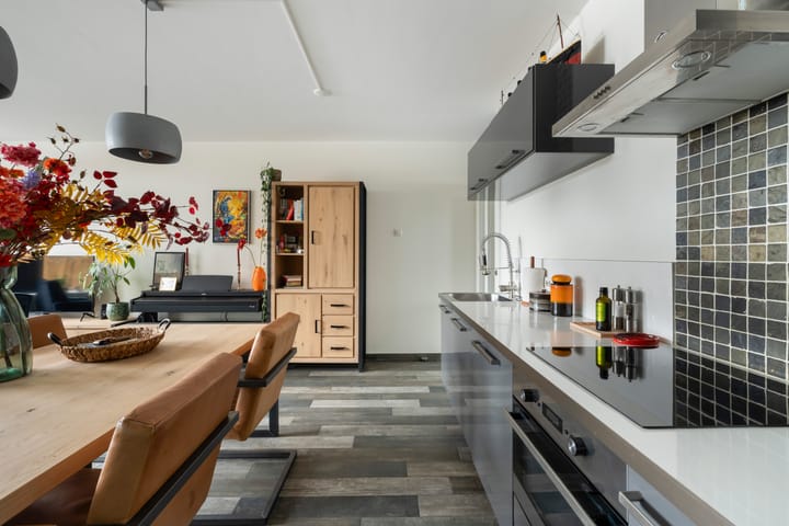 Photo 9 of Haringvlietstraat 27