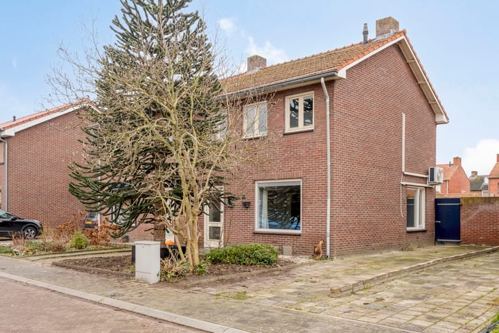 Photo 4 of Doctor Poelsstraat 10