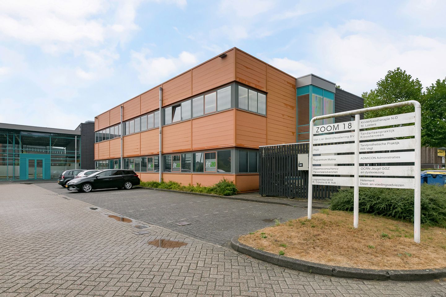 View photo 1 of Zoom 18