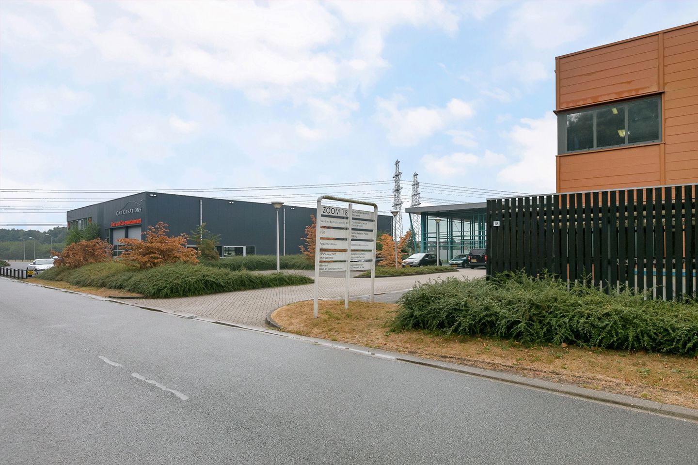 View photo 3 of Zoom 18