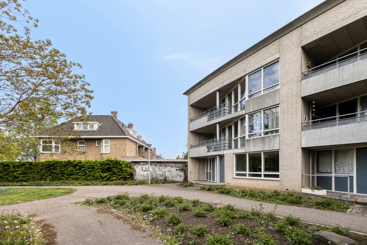 Photo 2 of Professor Pieter Willemsstraat 14-A