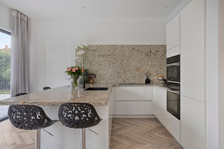 Photo 3 of Notensteinstraat 1