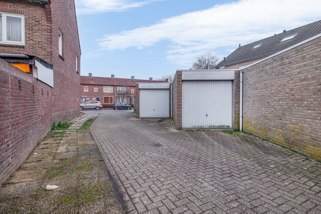 Photo 37 of Locatellistraat 4