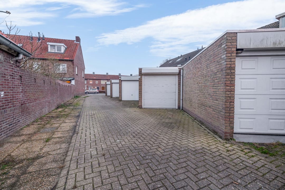 Photo 38 of Locatellistraat 4