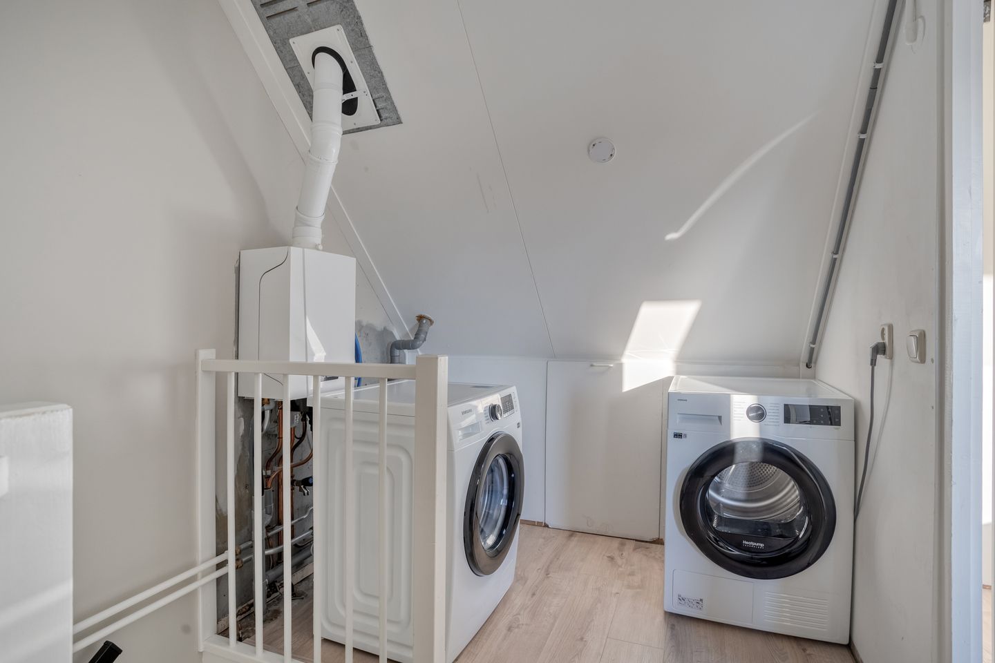 Photo 20 of Pauwoog 63