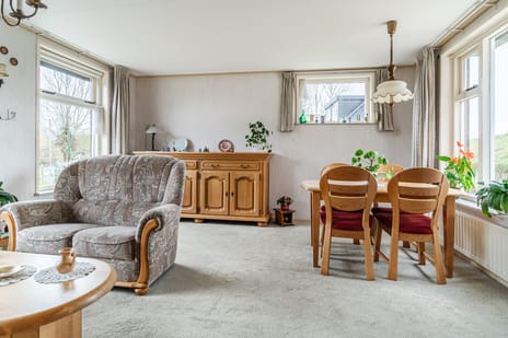 Val 25 secondary image