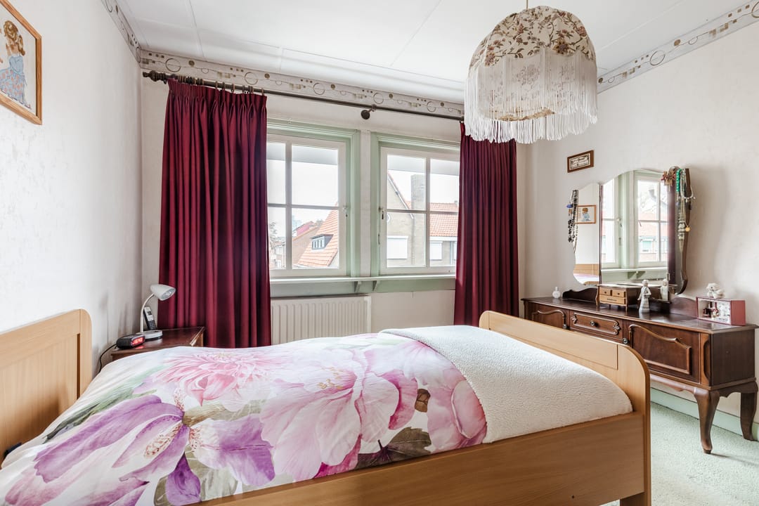 Photo 13 of Julianastraat 33