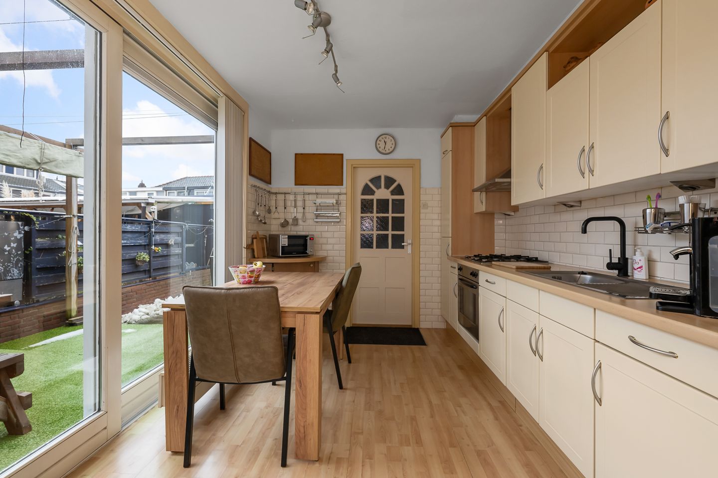 Photo 4 of Ruisdaelstraat 25