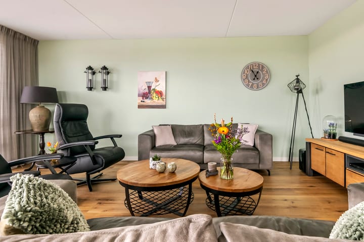 Photo 24 of Aardbeivlinder 68-23