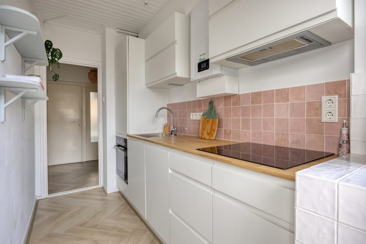 Photo 2 of Peter van Anrooystraat 31