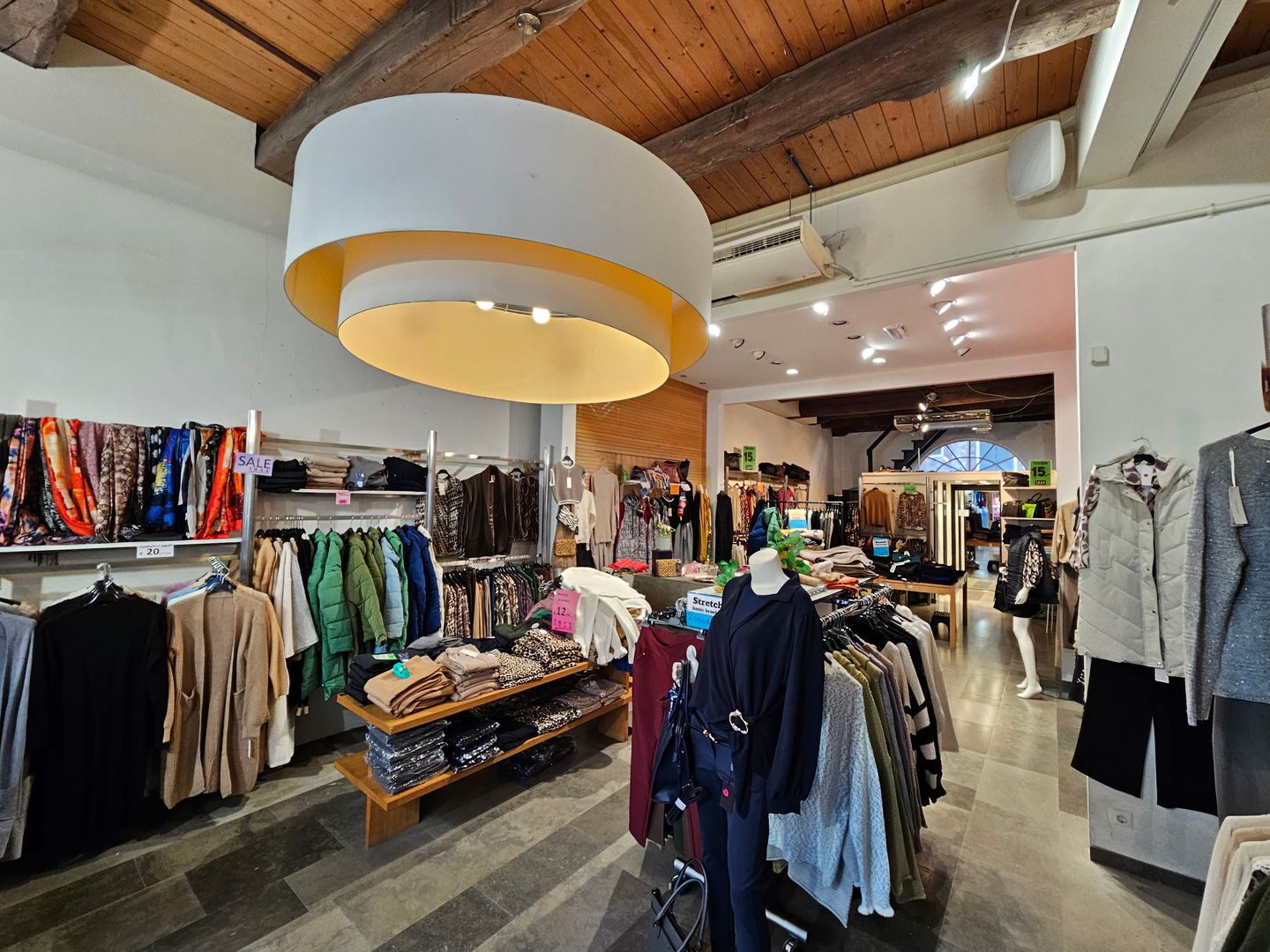 View photo 2 of Beukerstraat 32