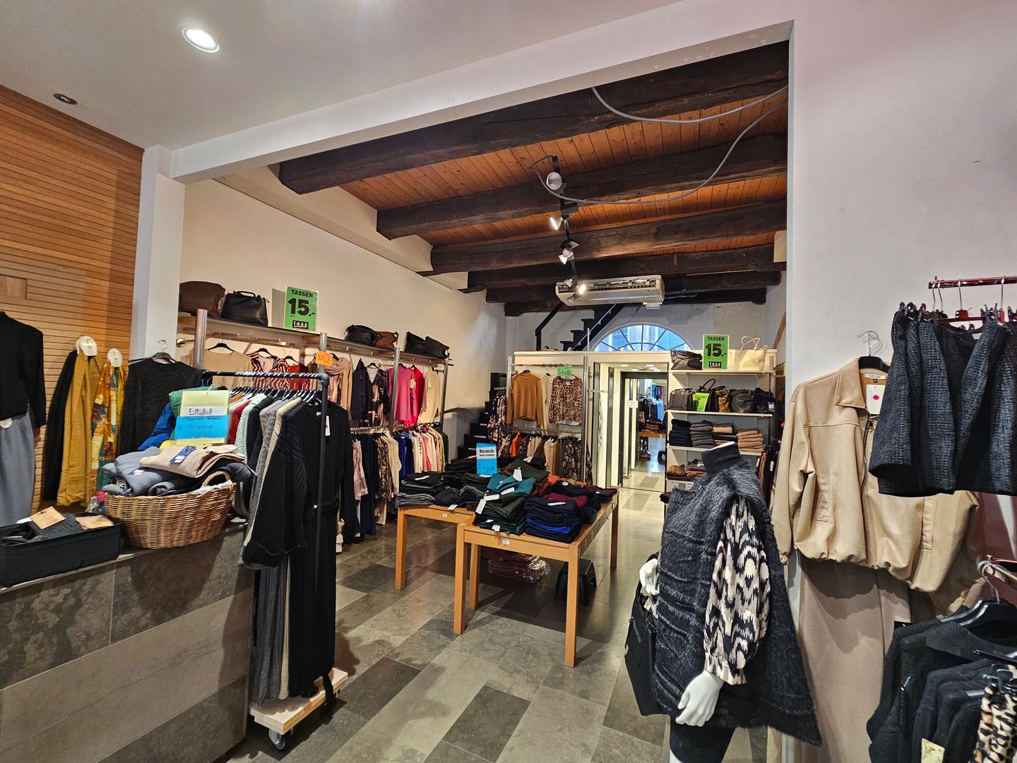 View photo 5 of Beukerstraat 32