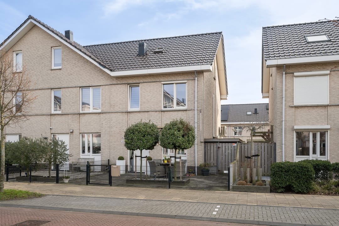 Photo 1 of Leen van der Houwenstraat 38