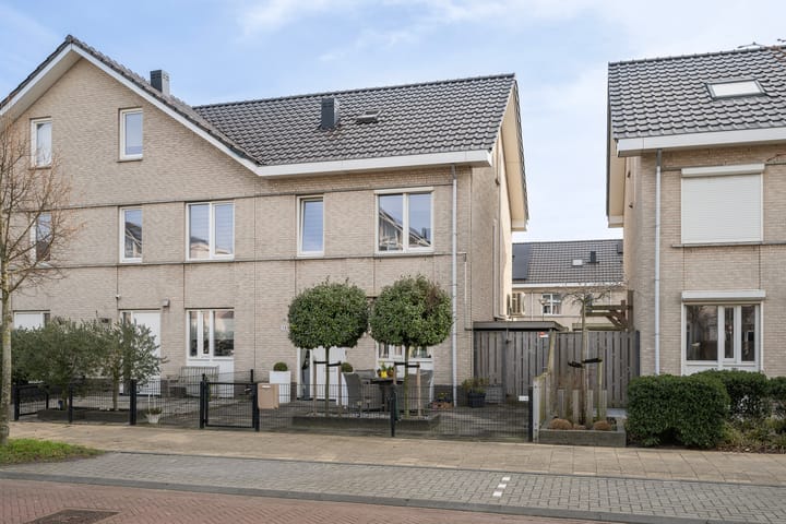 Leen van der Houwenstraat 38