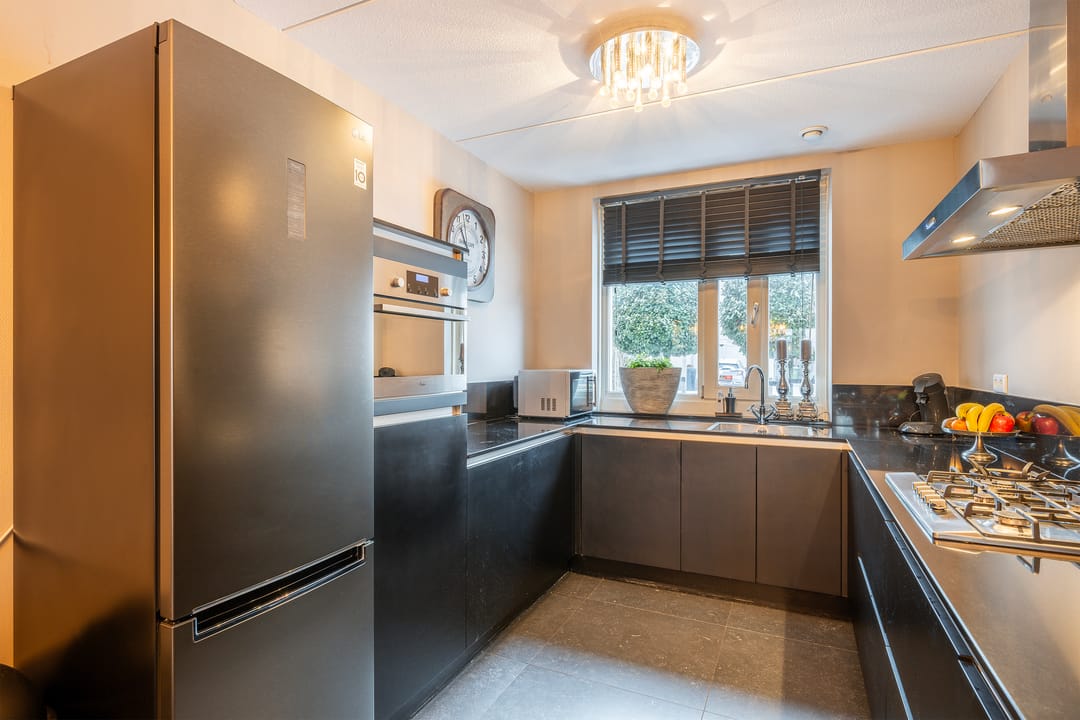 Photo 8 of Leen van der Houwenstraat 38