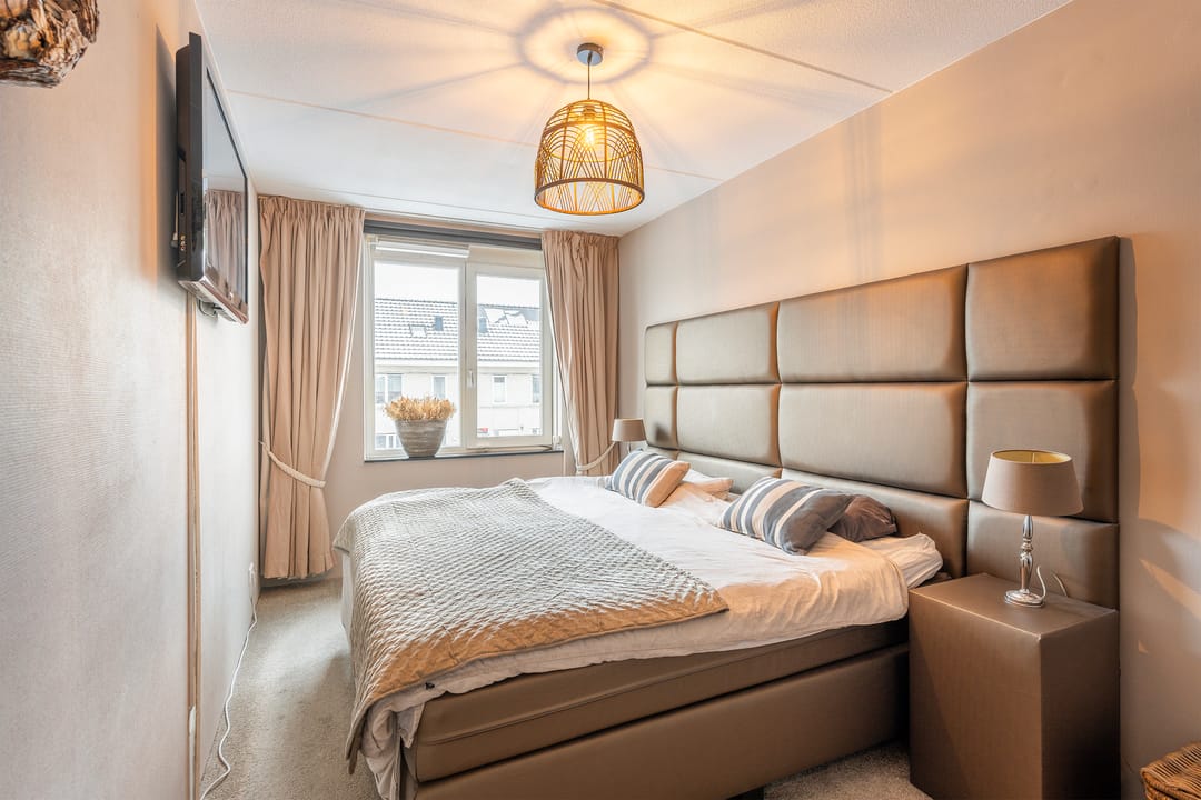 Photo 17 of Leen van der Houwenstraat 38