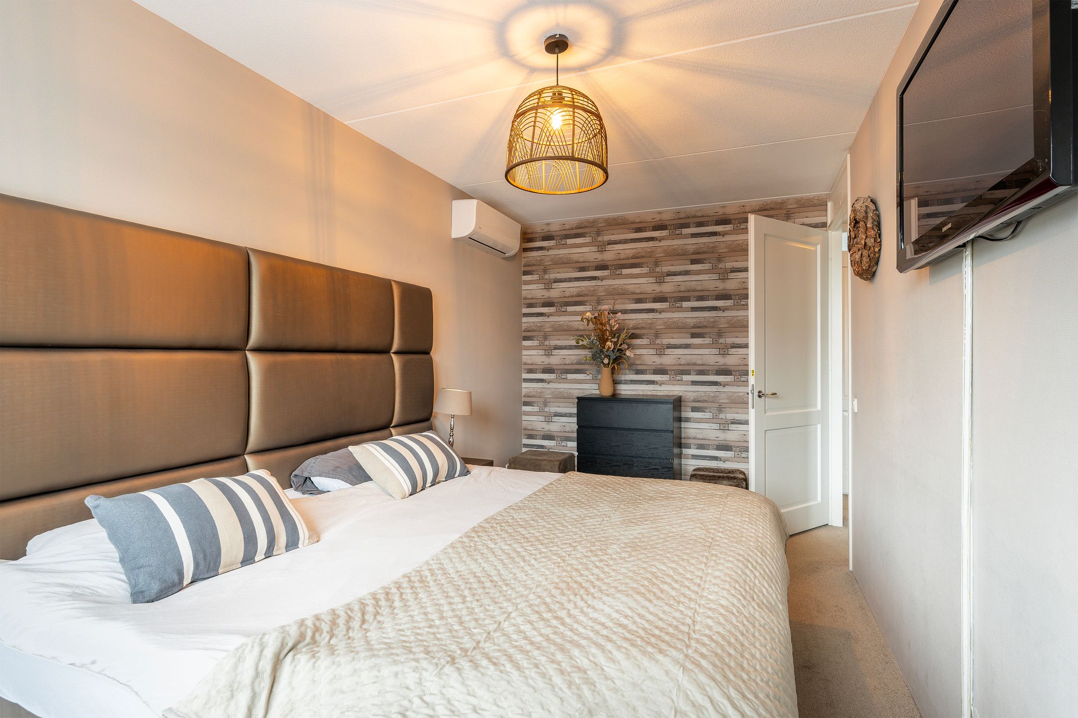 Photo 18 of Leen van der Houwenstraat 38