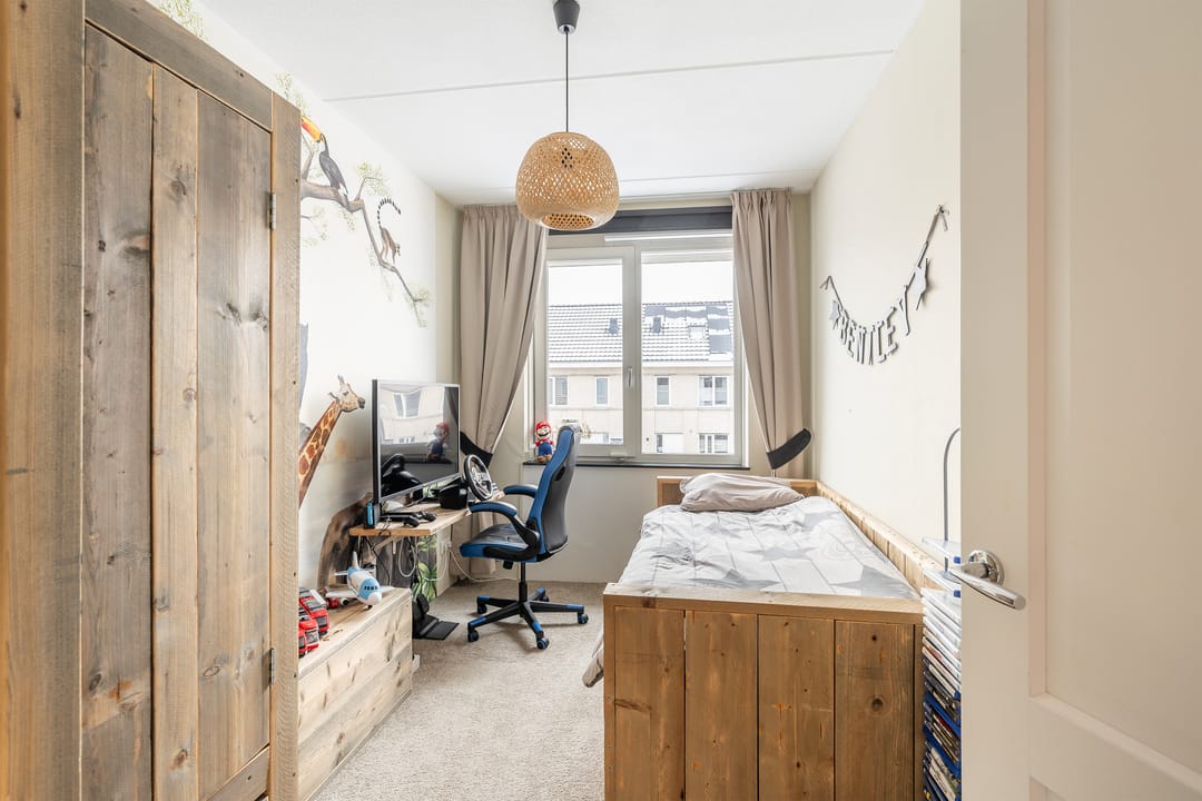 Photo 22 of Leen van der Houwenstraat 38