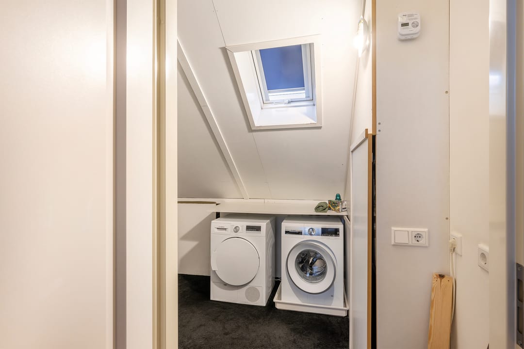 Photo 28 of Leen van der Houwenstraat 38