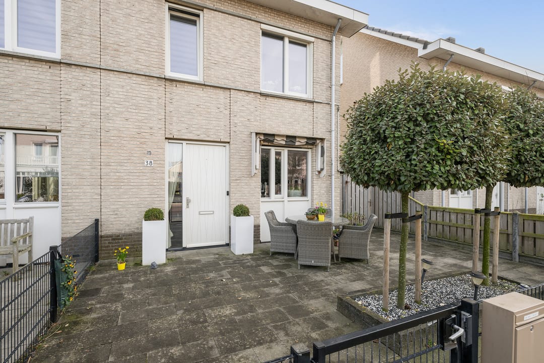 Photo 31 of Leen van der Houwenstraat 38