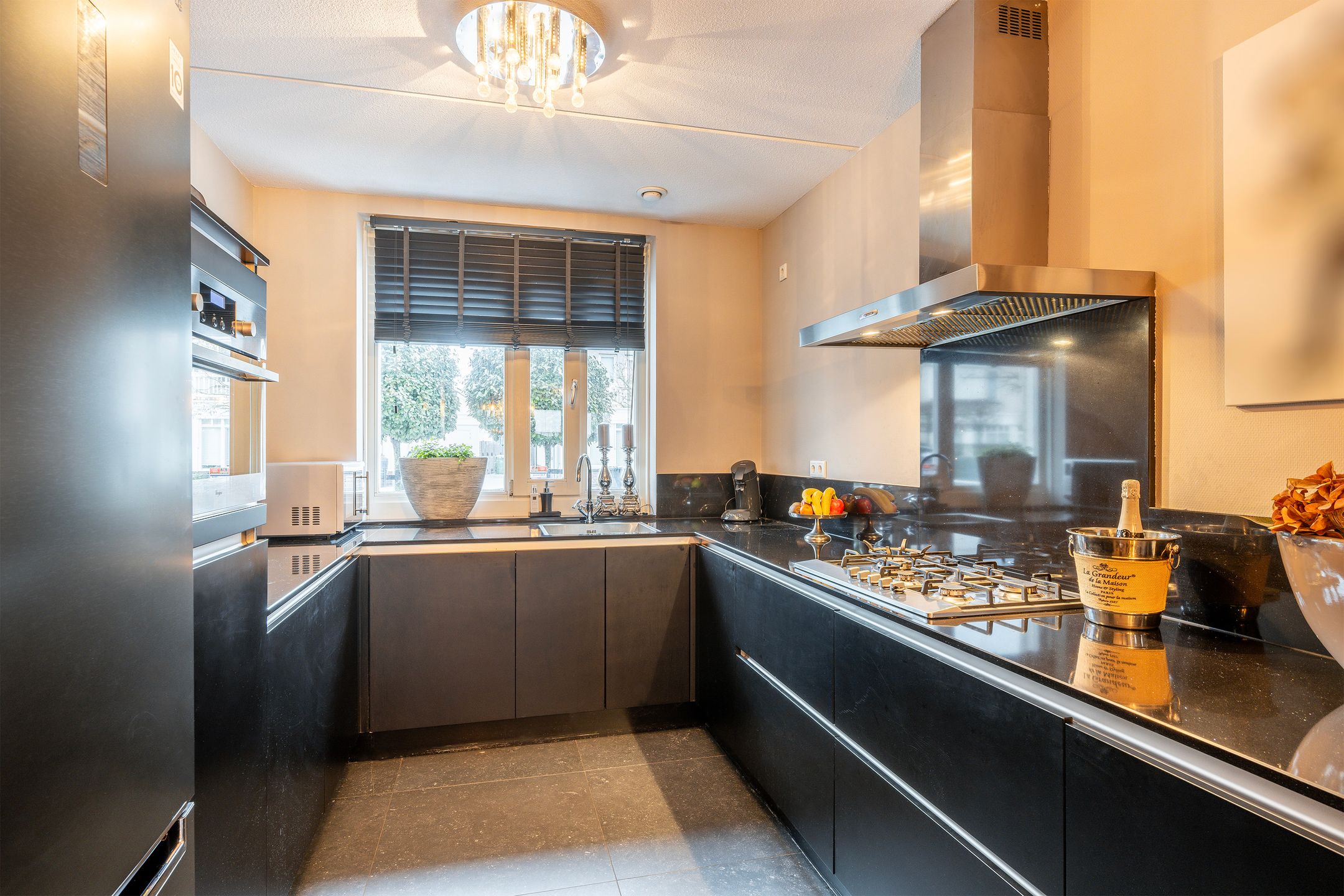 Photo 9 of Leen van der Houwenstraat 38