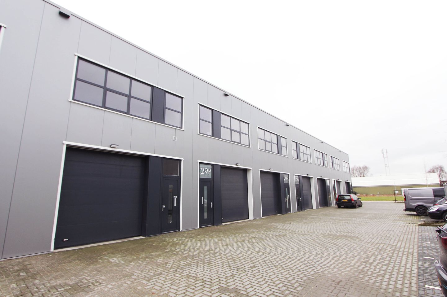 View photo 2 of Crommelinbaan 29-R