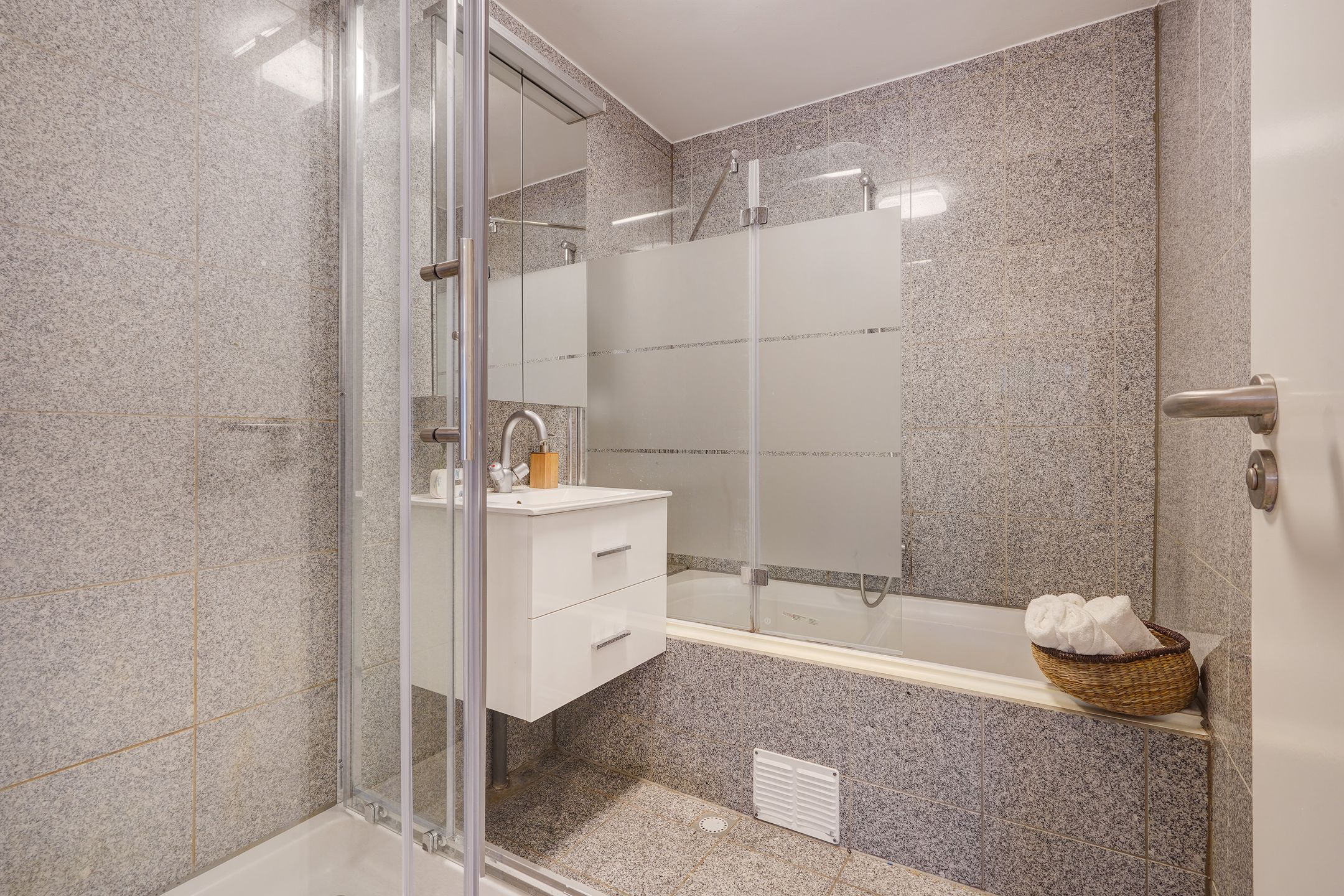 Photo 33 of Valkenboskade 160