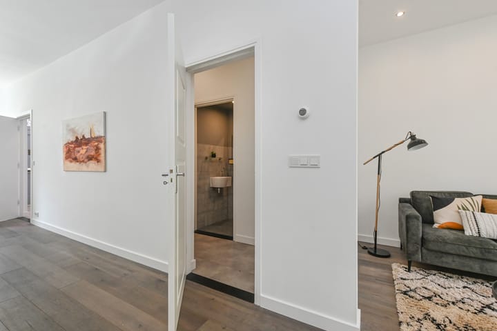 Photo 9 of Tollensstraat 107