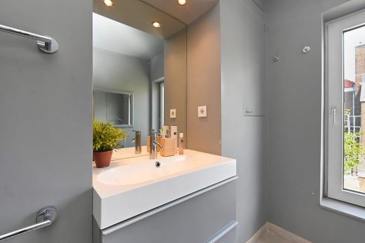 Photo 43 of Tollensstraat 107