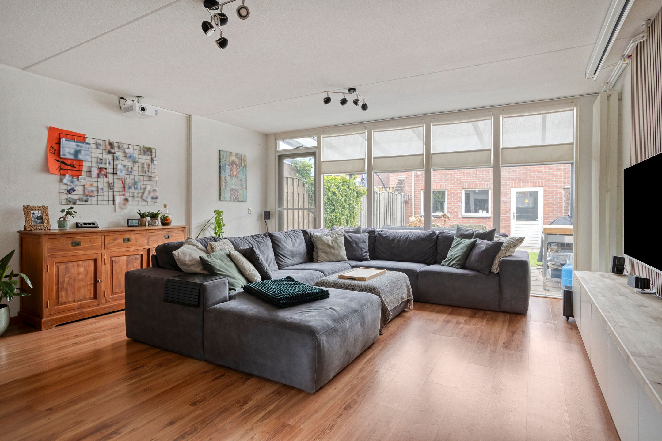 Foto 3 van Gelaarsde Kat 43