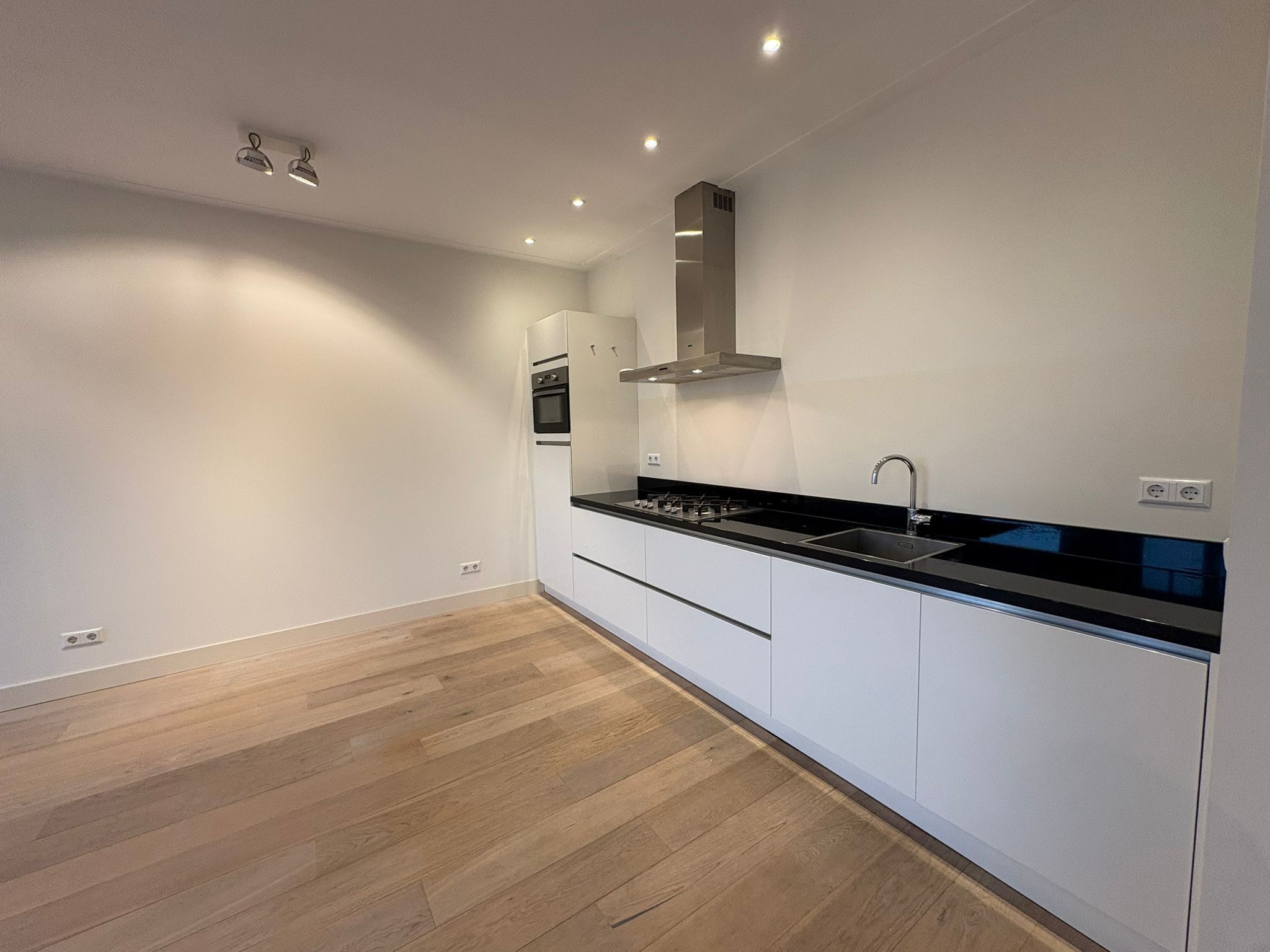 Photo 3 of Frans van Mierisstraat 48-4