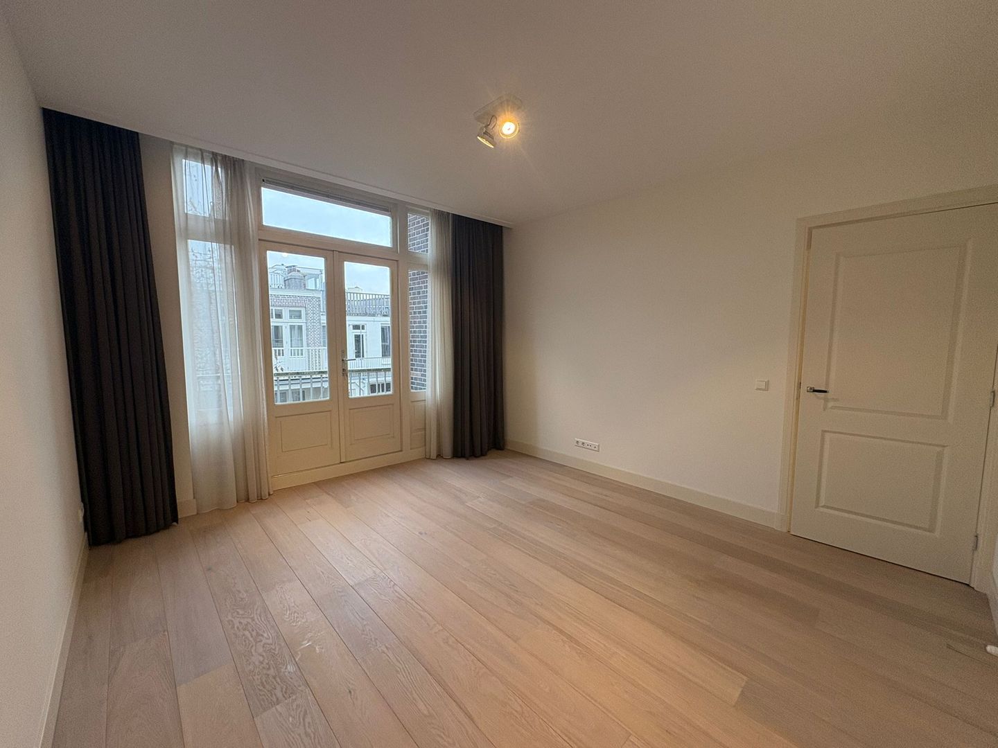 Photo 14 of Frans van Mierisstraat 48-4