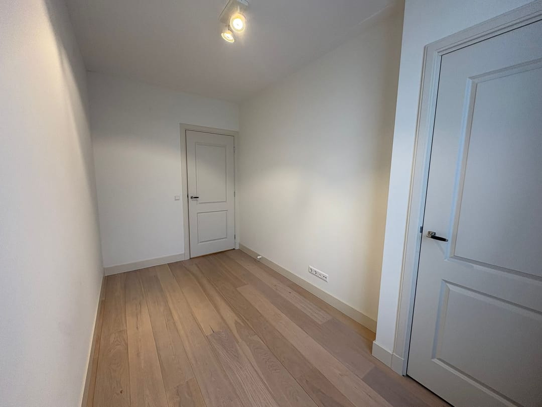 Photo 16 of Frans van Mierisstraat 48-4