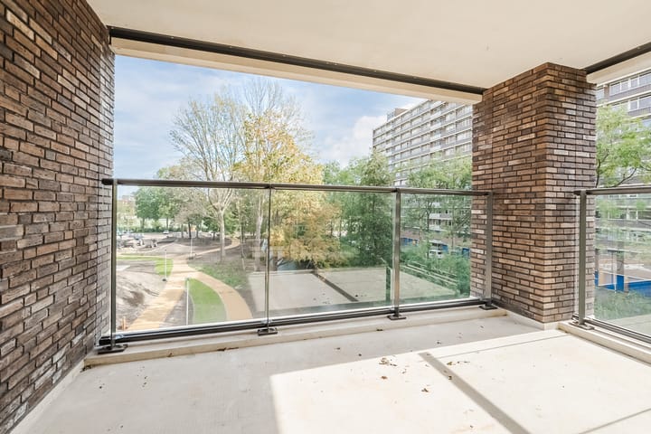 Photo 19 of Blinkert 104