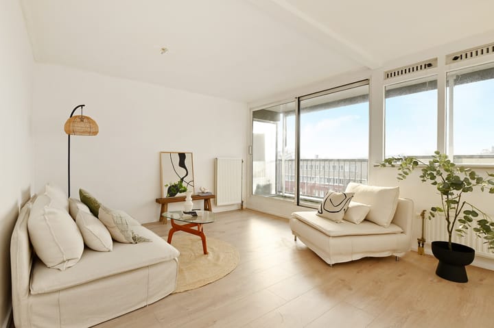 Foto 15 van Middenmolenplein 54