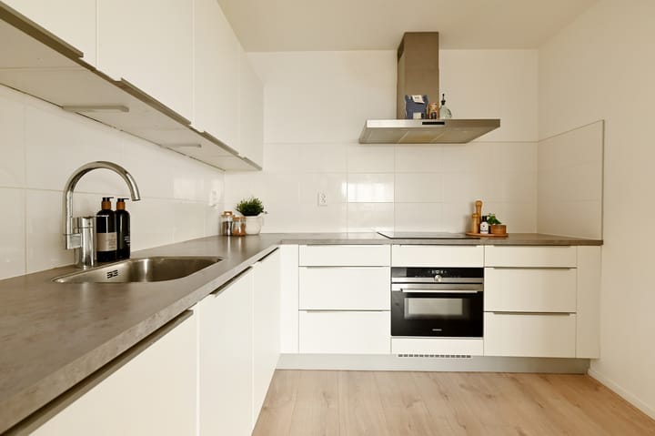 Foto 22 van Middenmolenplein 54