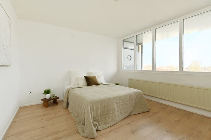 Foto 25 van Middenmolenplein 54