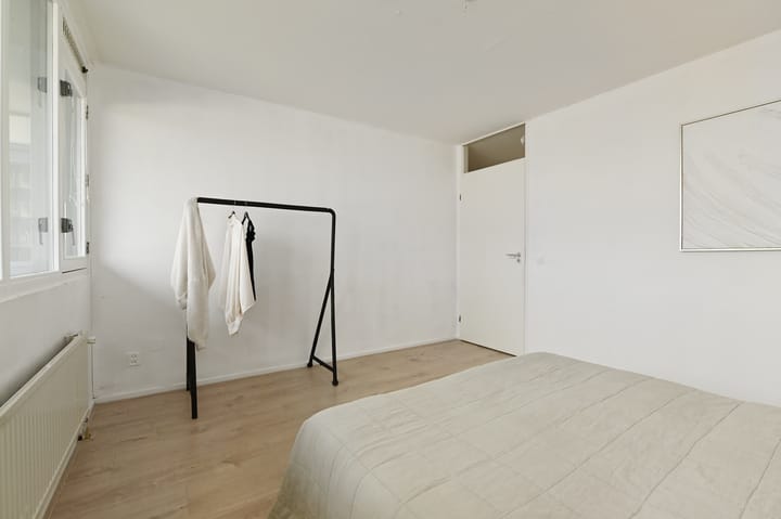 Foto 31 van Middenmolenplein 54