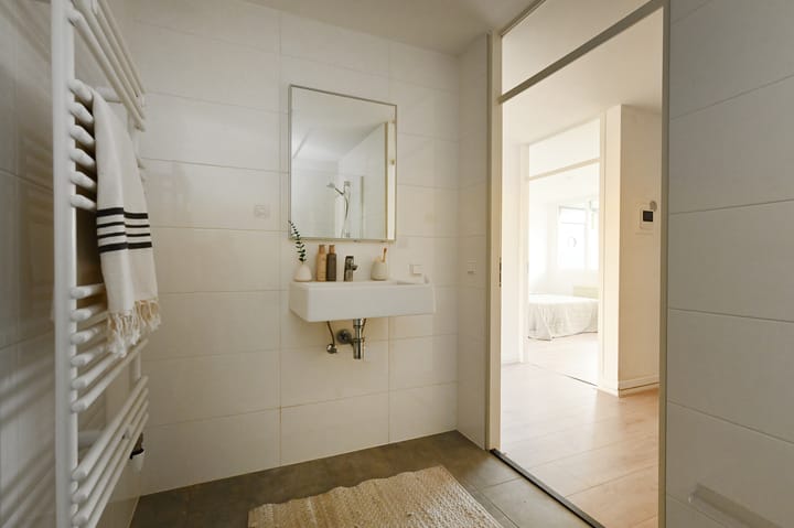 Foto 35 van Middenmolenplein 54