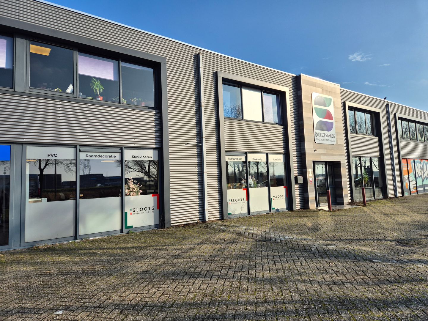 View photo 2 of Newtonweg 1