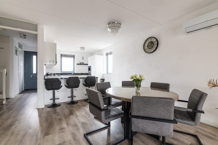 Foto 14 van Weegbree 28