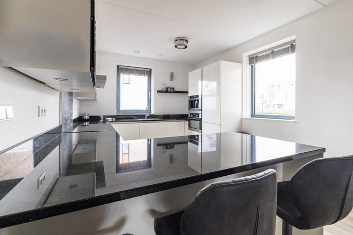 Foto 15 van Weegbree 28