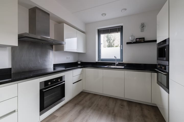 Foto 16 van Weegbree 28