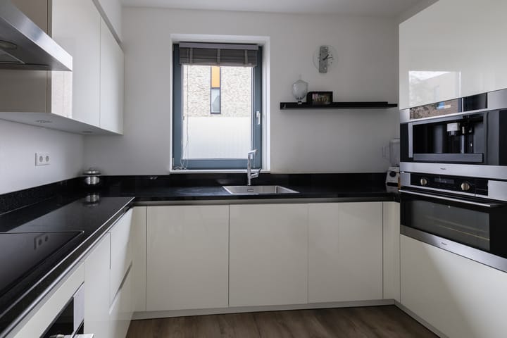 Foto 17 van Weegbree 28