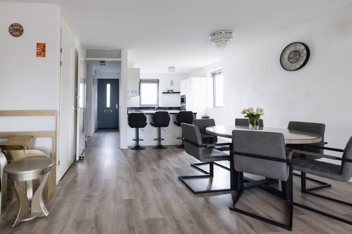 Foto 12 van Weegbree 28