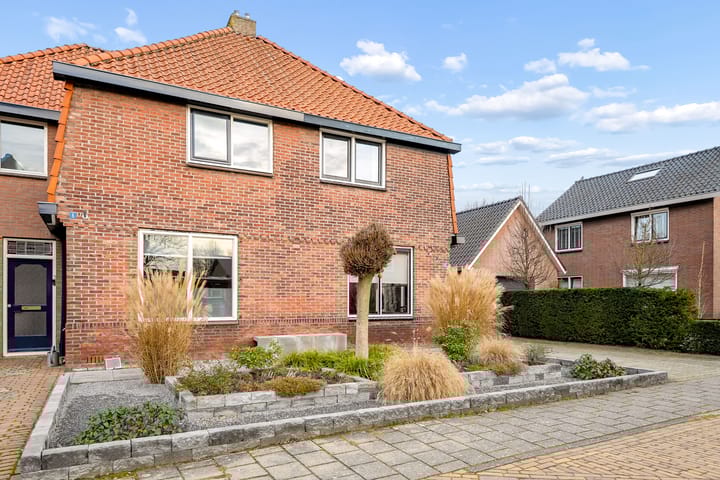 Photo 5 of Burgemeester van Heeckerenstraat 4