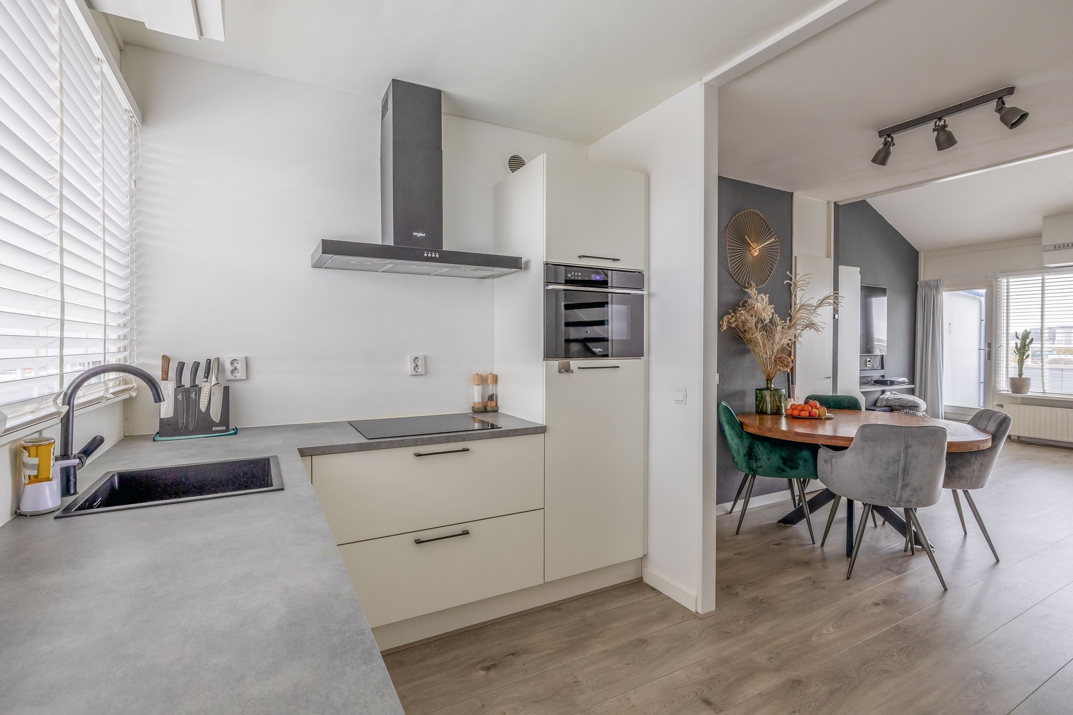 Foto 24 van Weena 1077