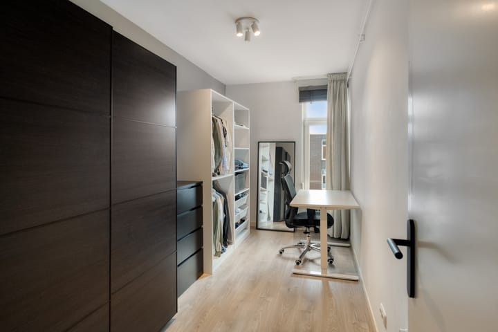 Foto 30 van Professor Regoutstraat 97