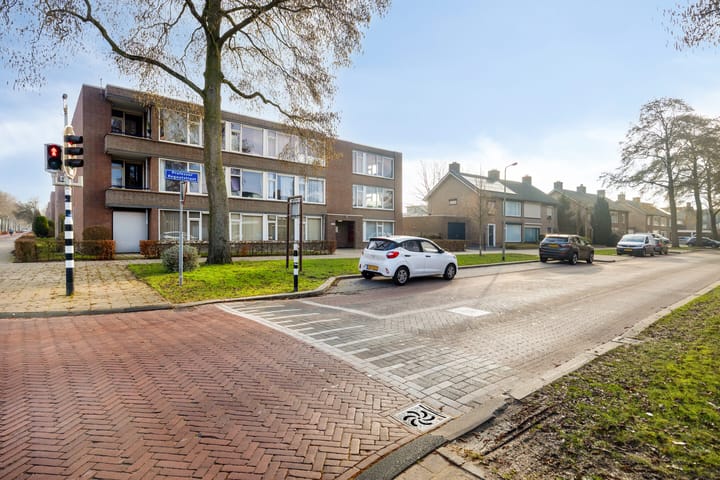 Foto 38 van Professor Regoutstraat 97