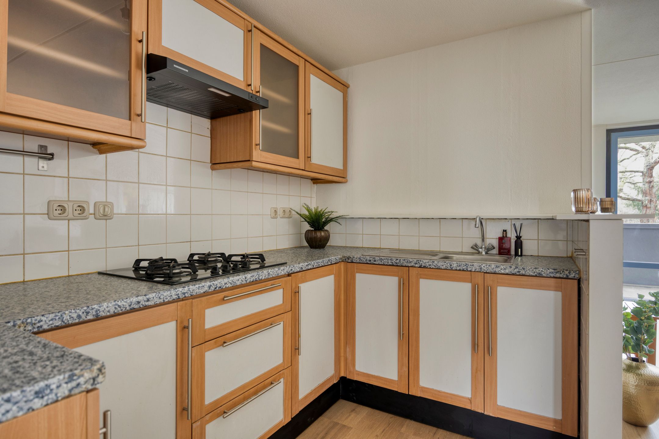 Photo 15 of Leeghwaterstraat 220